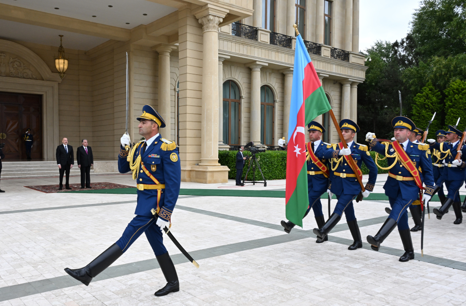 Состоялась церемония официальной встречи президента Таджикистана Эмомали Рахмона (ФОТО)