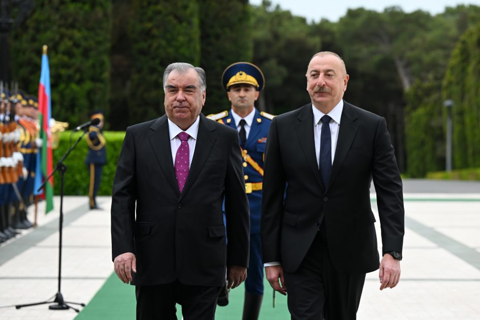 Состоялась церемония официальной встречи президента Таджикистана Эмомали Рахмона (ФОТО)