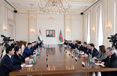 Состоялась встреча Президента Ильхама Алиева и Президента Эмомали Рахмона в расширенном составе (ФОТО)