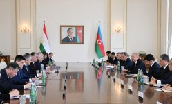 Состоялась встреча Президента Ильхама Алиева и Президента Эмомали Рахмона в расширенном составе (ФОТО)