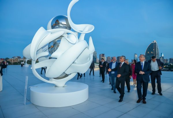 Heydar Aliyev Center presents exhibition of Italian sculptor (PHOTO/VIDEO)