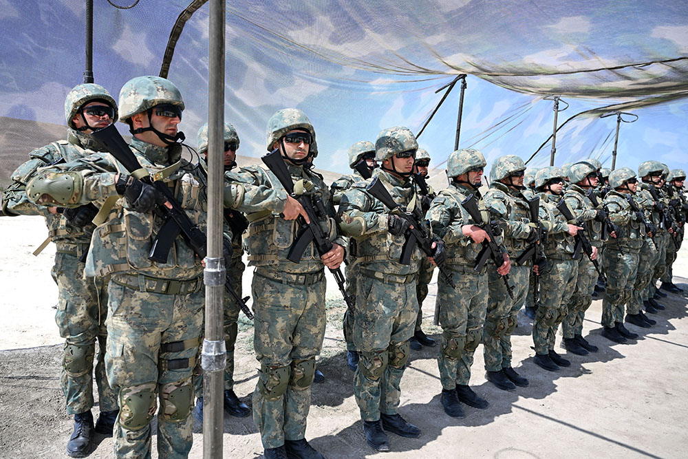 Azerbaijani Military Police Department personnel hold combat training classes (PHOTO)