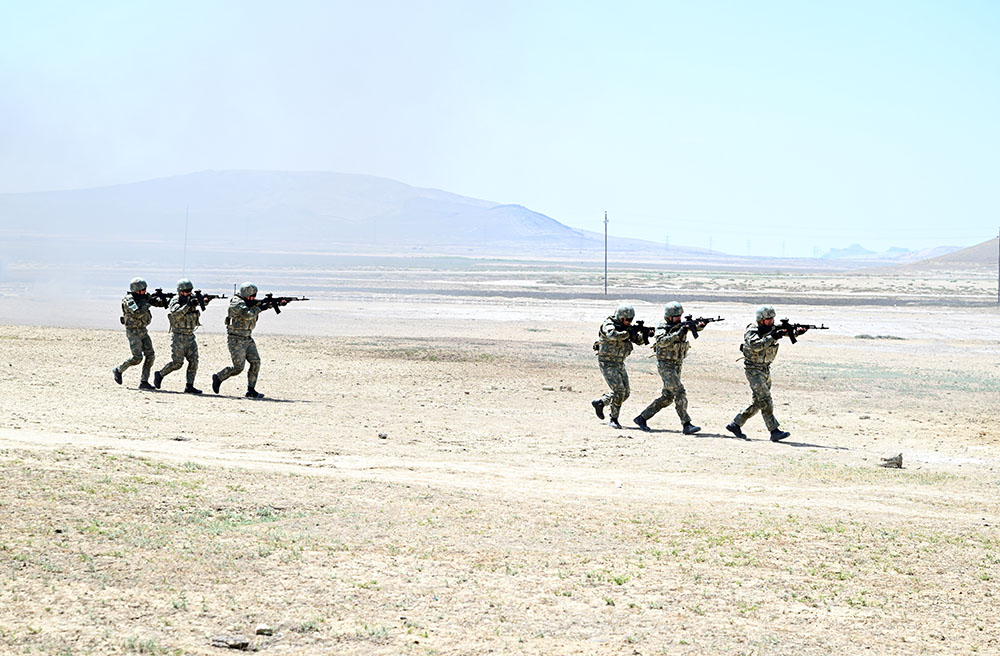 Azerbaijani Military Police Department personnel hold combat training classes (PHOTO)