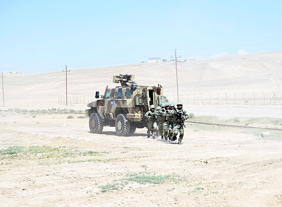 Azerbaijani Military Police Department personnel hold combat training classes (PHOTO)