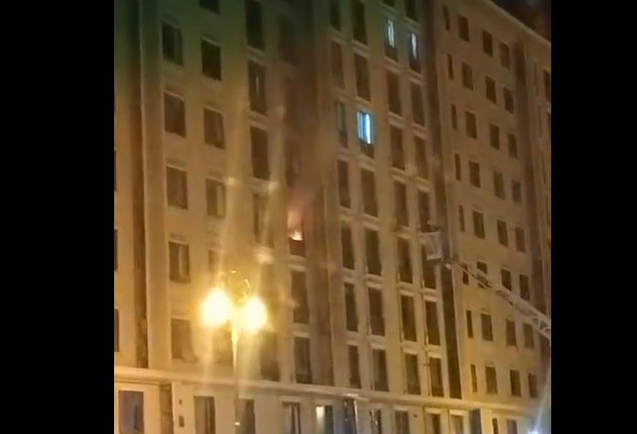 Пожар в жилом доме в Баку потушен (ВИДЕО)