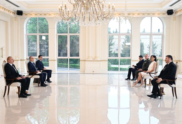 President Ilham Aliyev receives credentials of incoming Italian ambassador to Azerbaijan (PHOTO)