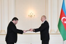 Президент Ильхам Алиев принял верительные грамоты новоназначенного посла Украины в Азербайджане (ФОТО)