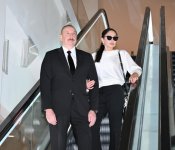 Президент Ильхам Алиев и Первая леди Мехрибан Алиева приняли участие в презентации проекта Crescent Bay и открытии торгового центра Crescent Mall в Баку (ФОТО/ВИДЕО)