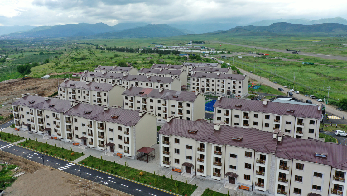 President Ilham Aliyev, First Lady Mehriban Aliyeva view conditions of 15 multi-apartment buildings in Khojaly city (PHOTO)