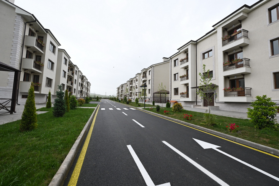President Ilham Aliyev, First Lady Mehriban Aliyeva view conditions of 15 multi-apartment buildings in Khojaly city (PHOTO)