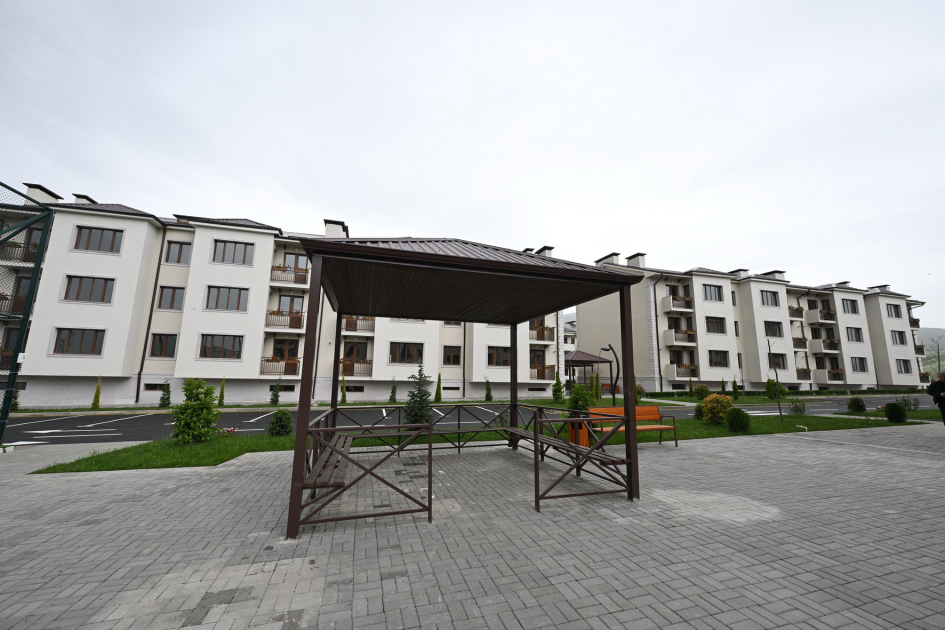 President Ilham Aliyev, First Lady Mehriban Aliyeva view conditions of 15 multi-apartment buildings in Khojaly city (PHOTO)