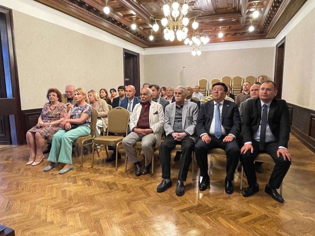 В Будапеште открылась выставка народного художника Азербайджана Арифа Гусейнова (ФОТО)