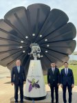 Azerbaijani A-Z Czech Engineering, US Smartflower Solar strike co-op deal (PHOTO/VIDEO)