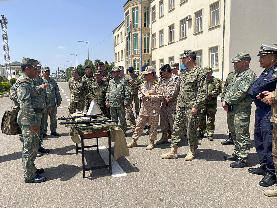 Организована ознакомительная поездка военных атташе в Н-скую воинскую часть минобороны Азербайджана (ФОТО)