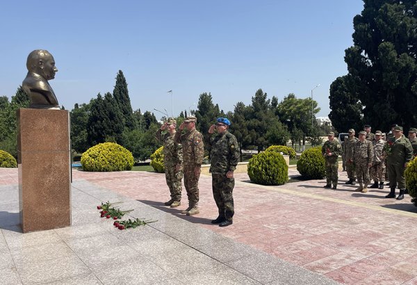 Foreign military attachés view Azerbaijani Army unit