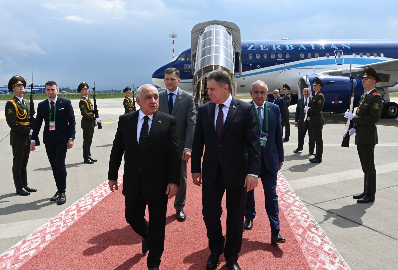 Azerbaijani PM arrives in Minsk