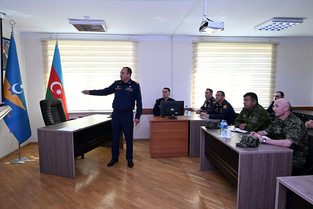 Tajik delegation visits Azerbaijan Air Force (PHOTO)