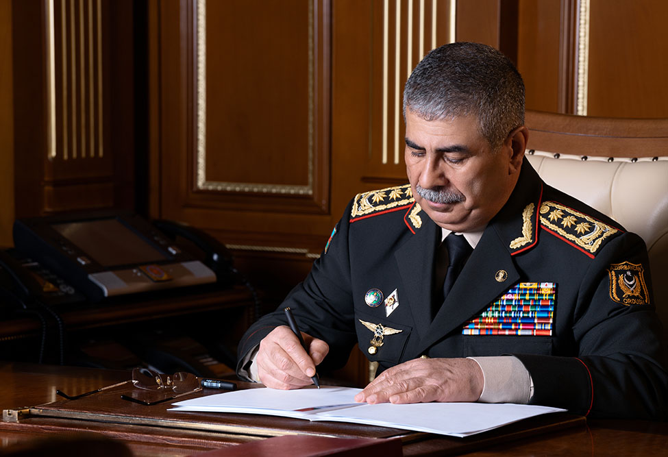 Azerbaijan defense minister extends condolences to Pakistan