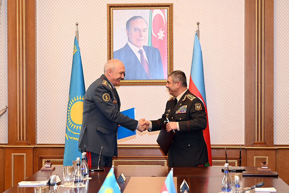Azerbaijan, Kazakhstan sign document on cooperation in military field (PHOTO)