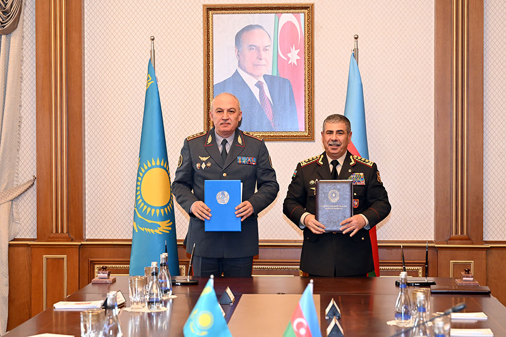 Azerbaijan, Kazakhstan sign document on cooperation in military field (PHOTO)