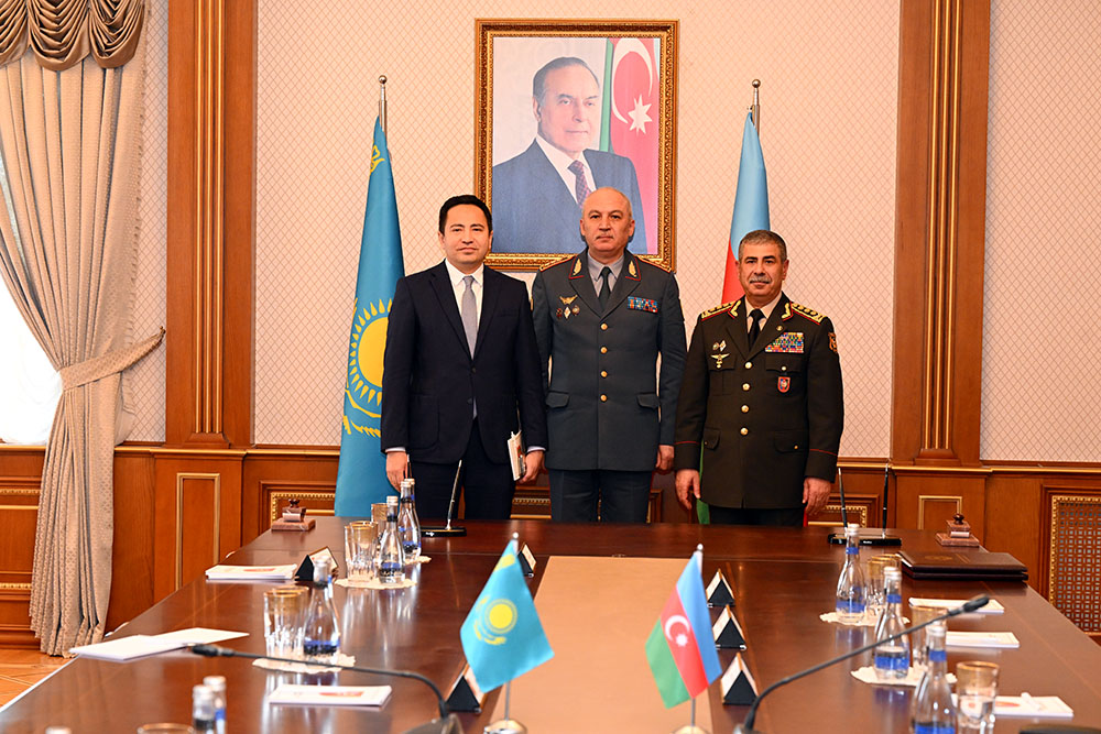 Azerbaijan, Kazakhstan sign document on cooperation in military field (PHOTO)