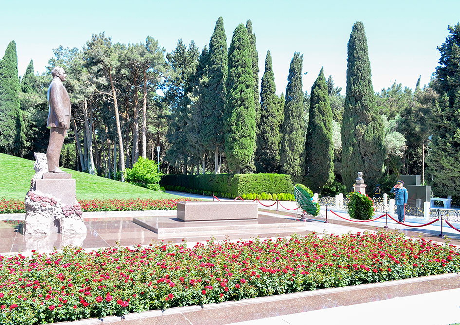 Azerbaijan, Kazakhstan sign document on cooperation in military field (PHOTO)