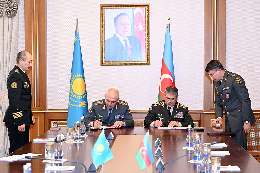 Azerbaijan, Kazakhstan sign document on cooperation in military field (PHOTO)