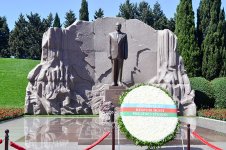 Azerbaijan, Kazakhstan sign document on cooperation in military field (PHOTO)