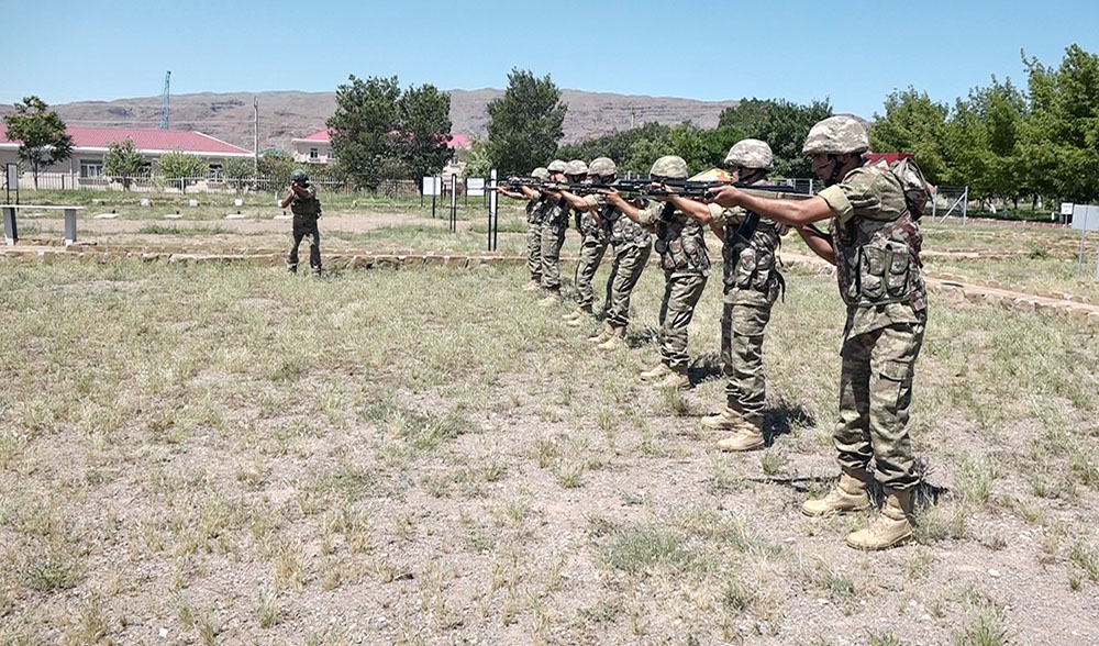 В Нахчыване проводятся учебные сборы с военнообязанными (ВИДЕО)