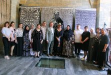 "Азерхалча" и Айдан Салахова представили эксклюзивную коллекцию ковра-триптиха "Женщина" (ФОТО)