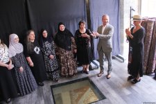 "Азерхалча" и Айдан Салахова представили эксклюзивную коллекцию ковра-триптиха "Женщина" (ФОТО)