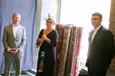 "Азерхалча" и Айдан Салахова представили эксклюзивную коллекцию ковра-триптиха "Женщина" (ФОТО)