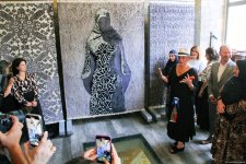 "Азерхалча" и Айдан Салахова представили эксклюзивную коллекцию ковра-триптиха "Женщина" (ФОТО)