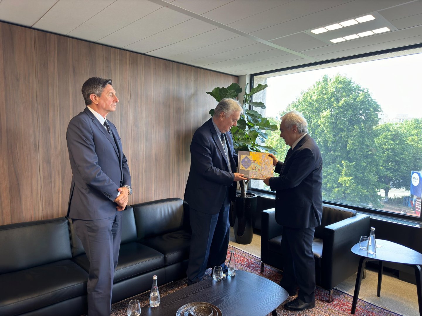 Nizami Ganjavi Int’l Center meets with IEA’s Birol (PHOTO)