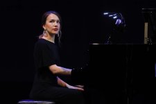 Артисты из Казахстана представили в Баку легендарные саундтреки о любви (ФОТО)