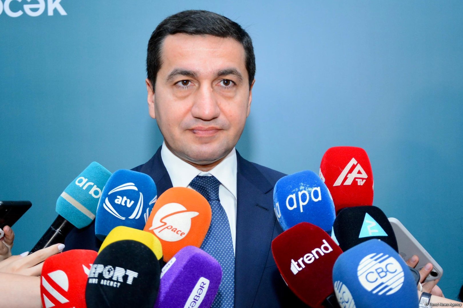 Государства, продолжающие политику колонизации, должны положить этому конец - Хикмет Гаджиев