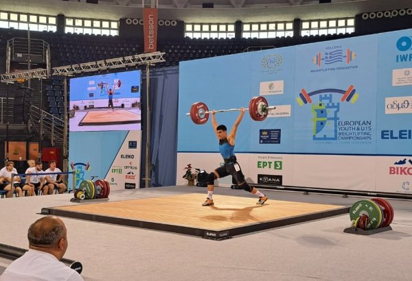 Azerbaijani weightlifter wins European Championship (PHOTO)
