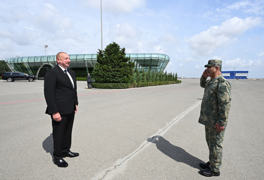 President Ilham Aliyev presented with military transport aircraft produced by Italian Leonardo (PHOTO/VIDEO)