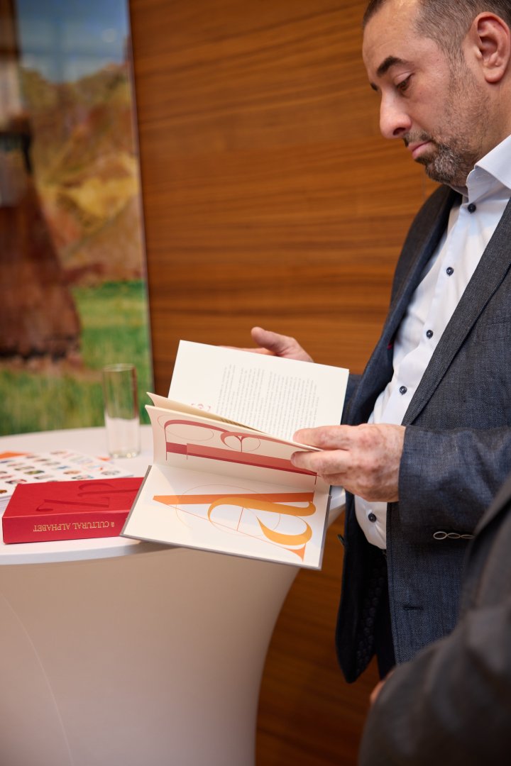 В Культурном центре Азербайджана в Берлине состоялась презентация книги "Əlifba. A Cultural Alphabet" (ФОТО)