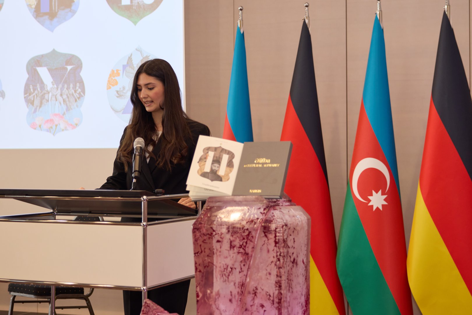 В Культурном центре Азербайджана в Берлине состоялась презентация книги "Əlifba. A Cultural Alphabet" (ФОТО)