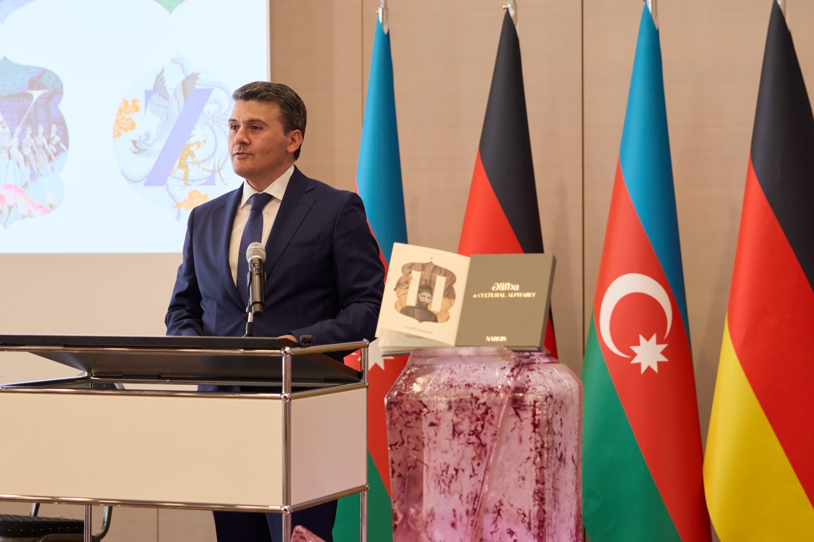 В Культурном центре Азербайджана в Берлине состоялась презентация книги "Əlifba. A Cultural Alphabet" (ФОТО)