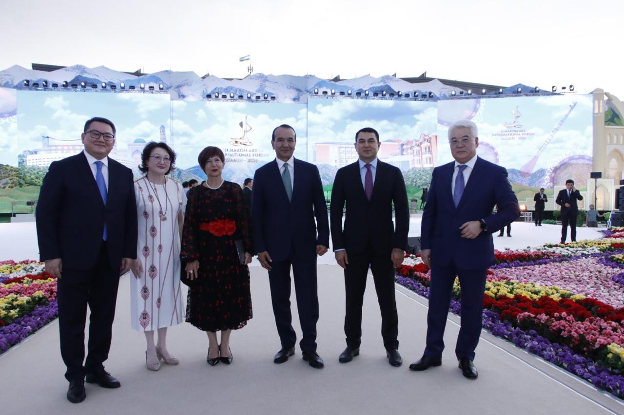 Министр культуры Азербайджана принимает участие во II Международном форуме искусства маком в Узбекистане (ФОТО)