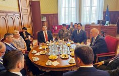 Azerbaijani defense minister meets with deputy chairman of Hungarian national assembly (PHOTO)