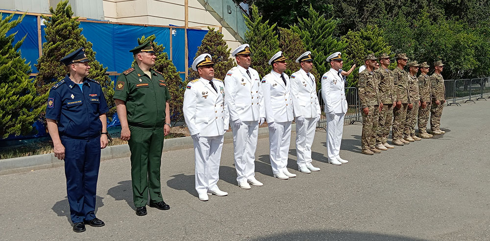 Warships of Russian Caspian Flotilla sail out of Baku port (PHOTO)