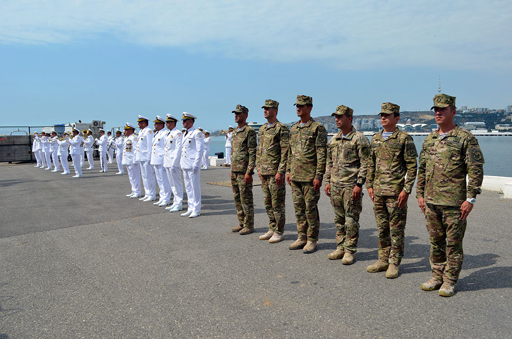 Warships of Russian Caspian Flotilla sail out of Baku port (PHOTO)