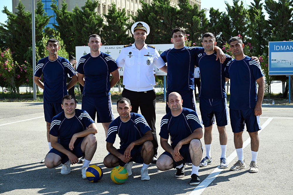 Warships of Russian Caspian Flotilla sail out of Baku port (PHOTO)