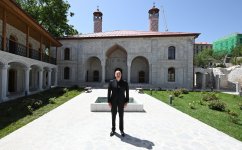 Президент Ильхам Алиев принял участие в открытии после реставрации мечети Ашагы Говхар Ага в Шуше (ФОТО/ВИДЕО)