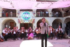 В Шеки прошел XIII Международный музыкальный фестиваль "Шелковый путь" – яркие краски праздника (ФОТО)