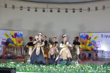 В Шеки прошел XIII Международный музыкальный фестиваль "Шелковый путь" – яркие краски праздника (ФОТО)