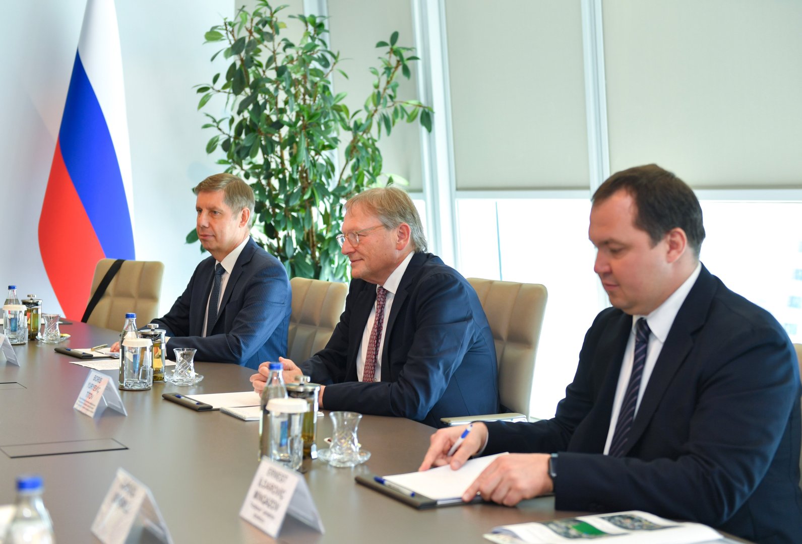 Azerbaijan, Russia mull over promotion of mutual investments (PHOTO)